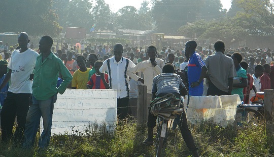 Residents of Yei during WFP food distribution early November 2